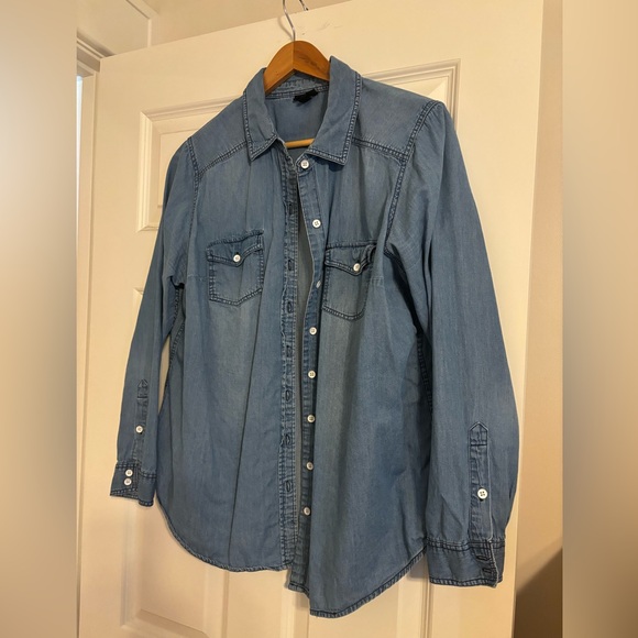 Torrid Chambray Button-Down Shirt. Size 1. - Picture 3 of 3